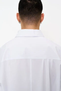 CC Button Shirt White -olakala Verkäufe 20230511 Ola Kala eCommerce Look02 oberteil detail 0113