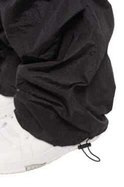 Parachute Pants Black -olakala Verkäufe 20230725 Ola Kala Synergy Collection eCom Look05 Hose 03851 b1cf2f0b 5126 4576 bde7 02b11255dbc6