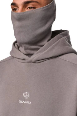 Discreet Mask Hoodie Dark Gray -olakala Verkäufe 20231109 OlaKala eCom MaskenHoodies Look02 0173