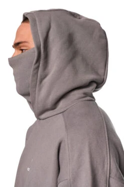 Discreet Mask Hoodie Dark Gray -olakala Verkäufe 20231109 OlaKala eCom MaskenHoodies Look02 0176