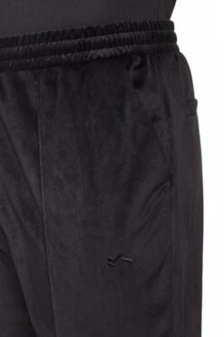 Sports Velour Jogger Pants Black -olakala Verkäufe 20240114 Ola Kala eCom Sports2 Look01 Unterteil 0042