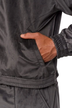 Sports Velour Jacket Gray -olakala Verkäufe 20240114 Ola Kala eCom Sports2 Look02 Oberteil 0085