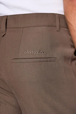 CC Dress Pants Slim Fit Brown -olakala Verkäufe 20240909 Ola Kala CC Exquisite eCom Look09 0251 056da5cd 6abb 4137 ae68 9a338038544e