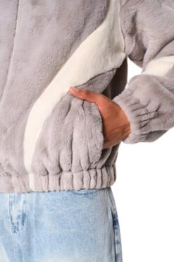 Two-Toned Fur Jacket Gray -olakala Verkäufe 20241018 Ola Kala eCom BF Look22 Oberteil 0515