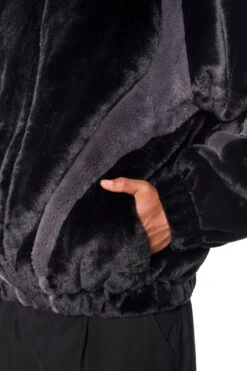Two-Toned Fur Jacket Black -olakala Verkäufe 20241018 Ola Kala eCom BF Look23 Oberteil 0542