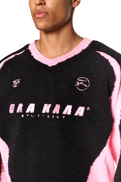 Fleece V-Neck Sweater Pink -olakala Verkäufe 20241018 Ola Kala eCom FW Look03 Oberteil 0092