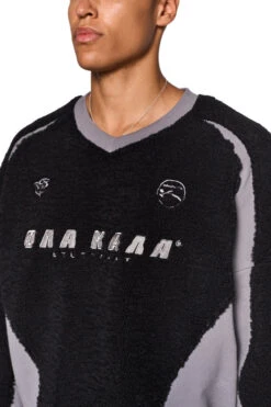 Fleece V-Neck Sweater Black -olakala Verkäufe 20241018 Ola Kala eCom FW Look05 Oberteil 01691