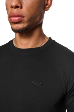 CC Core T-Shirt Black 9 CC Core T-Shirt Black -olakala Verkäufe 20250204 Ola Kala eCom CC Luminous Look 05 0167