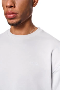 CC Core Sweater Gray -olakala Verkäufe 20250204 Ola Kala eCom CC Luminous Look 07 0210