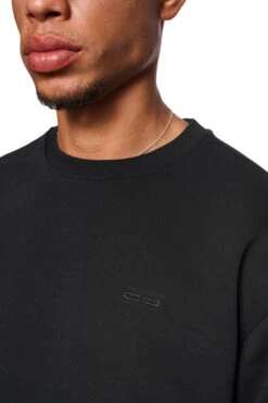 CC Core Sweater Black -olakala Verkäufe 20250204 Ola Kala eCom CC Luminous Look 09 0241