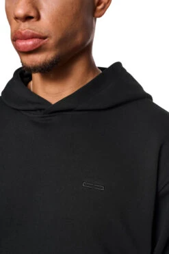 CC Core Hoodie Black -olakala Verkäufe 20250204 Ola Kala eCom CC Luminous Look 10 0246