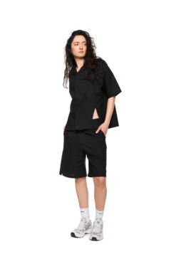 Linen Short Sleeve Shirt Black -olakala Verkäufe 20250506 Olakala PANGEA eCom Look04 Oberteil 0384