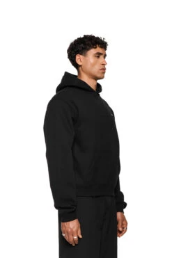 Neighbour´s Cherries Hoodie Black -olakala Verkäufe 20250506 Olakala PANGEA eCom Look12 Oberteil 0772 58561212 b484 4cab 97ff 87be7522de3f