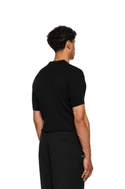 Fitted Knit Polo Black -olakala Verkäufe 20250506 Olakala PANGEA eCom Look13 Oberteil 0800